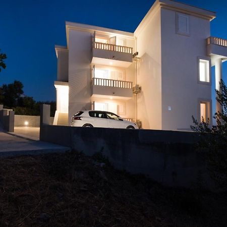 Brand New Aparment With Sea View & Swimming Pool At Ciovo - Villa Fiorentini Trogir Eksteriør bilde