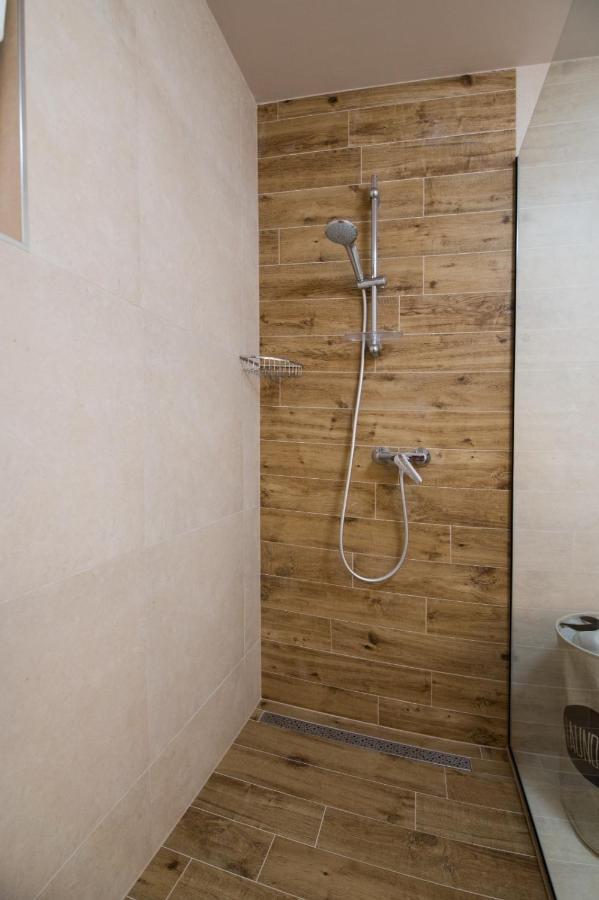 Brand New Aparment With Sea View & Swimming Pool At Ciovo - Villa Fiorentini Trogir Eksteriør bilde