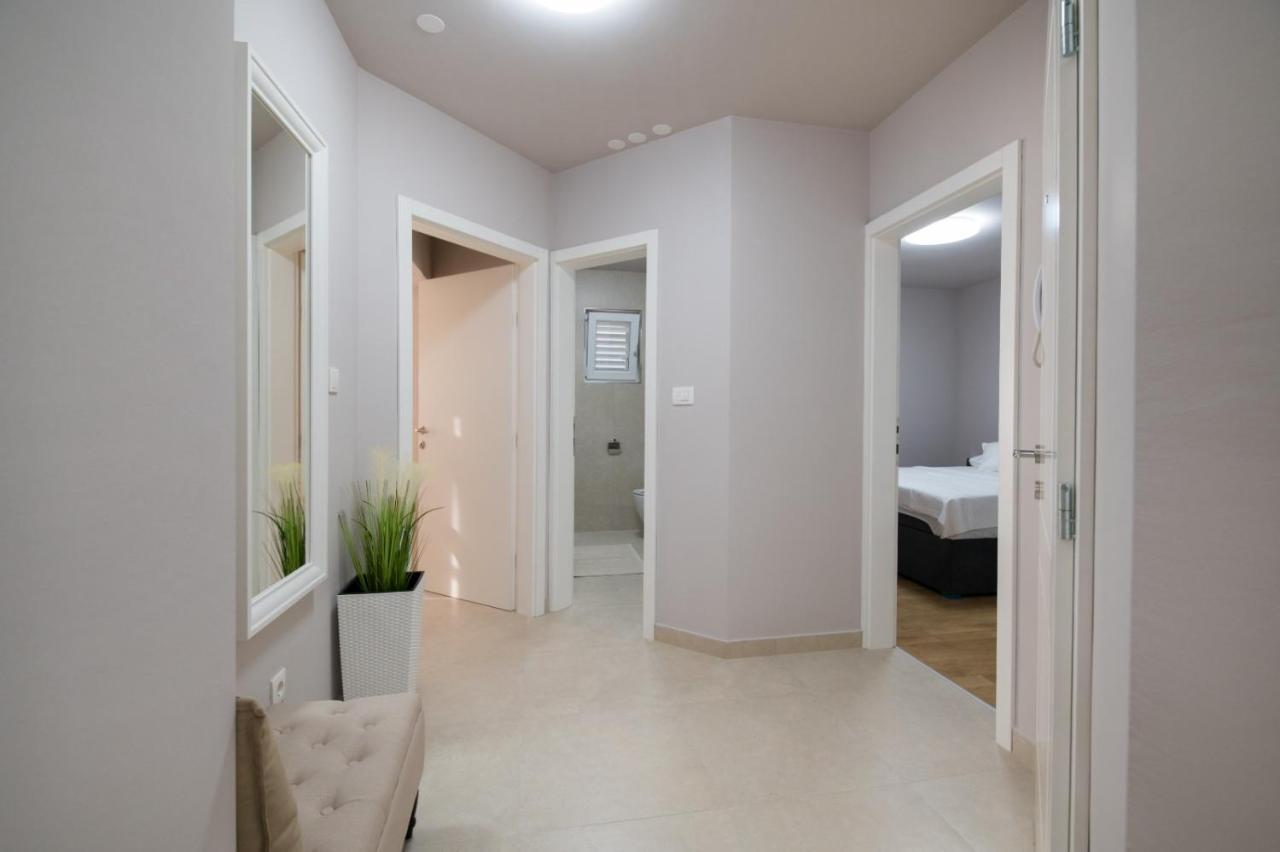 Brand New Aparment With Sea View & Swimming Pool At Ciovo - Villa Fiorentini Trogir Eksteriør bilde