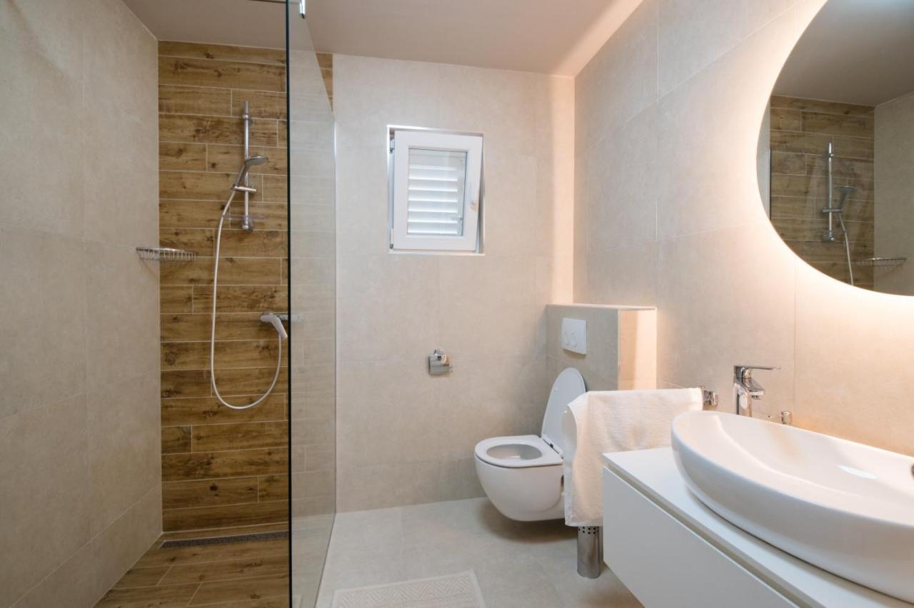 Brand New Aparment With Sea View & Swimming Pool At Ciovo - Villa Fiorentini Trogir Eksteriør bilde
