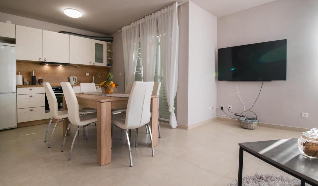 Brand New Aparment With Sea View & Swimming Pool At Ciovo - Villa Fiorentini Trogir Eksteriør bilde