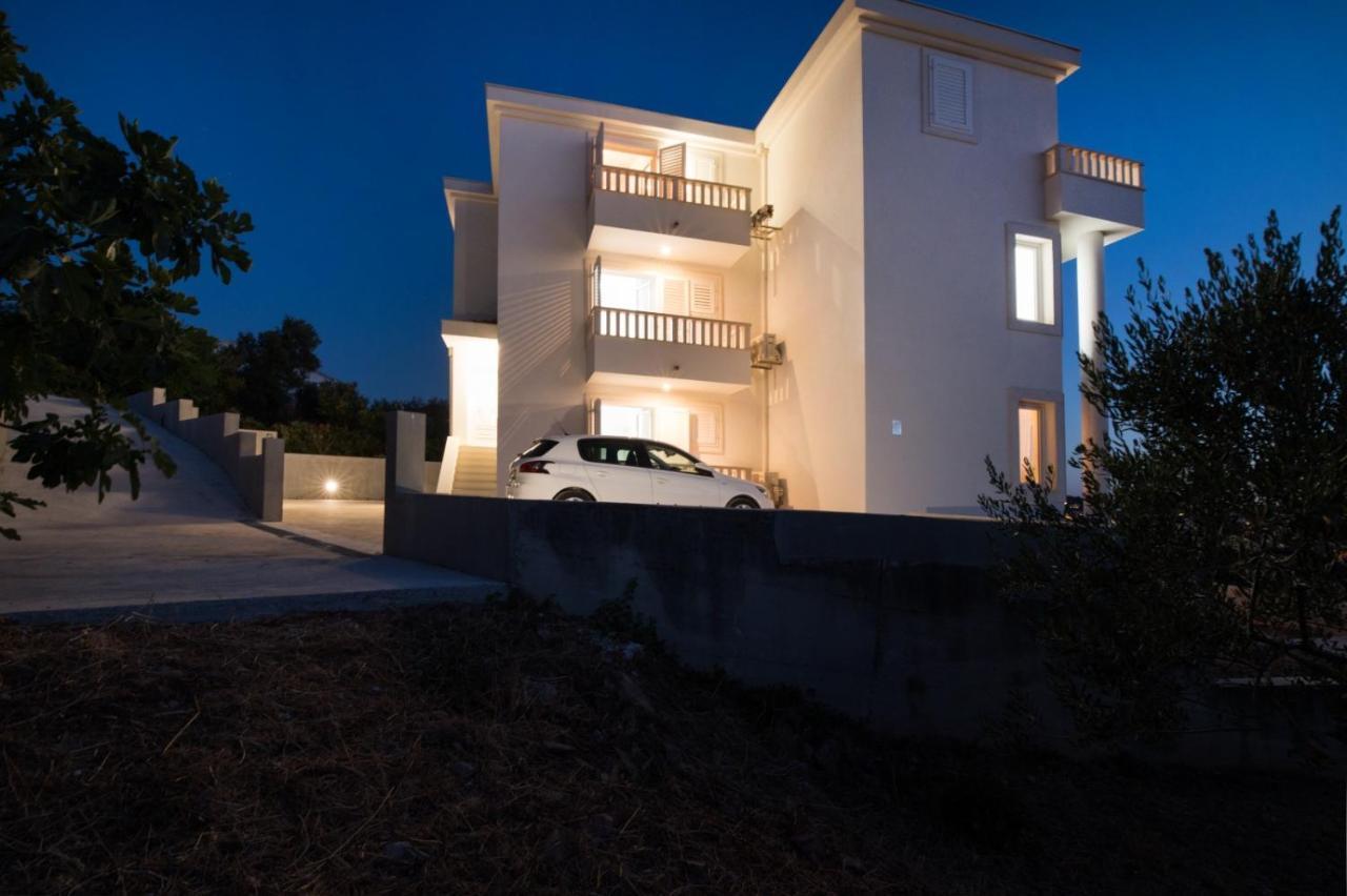Brand New Aparment With Sea View & Swimming Pool At Ciovo - Villa Fiorentini Trogir Eksteriør bilde