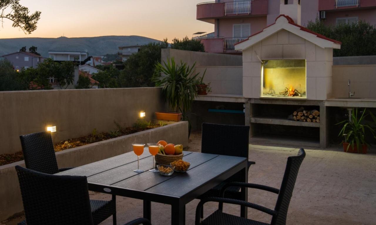 Brand New Aparment With Sea View & Swimming Pool At Ciovo - Villa Fiorentini Trogir Eksteriør bilde