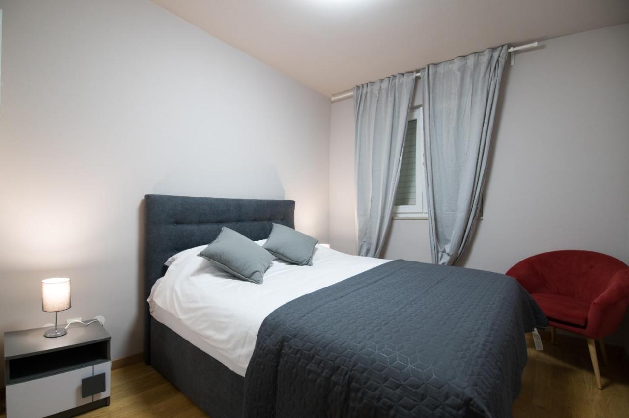 Brand New Aparment With Sea View & Swimming Pool At Ciovo - Villa Fiorentini Trogir Eksteriør bilde